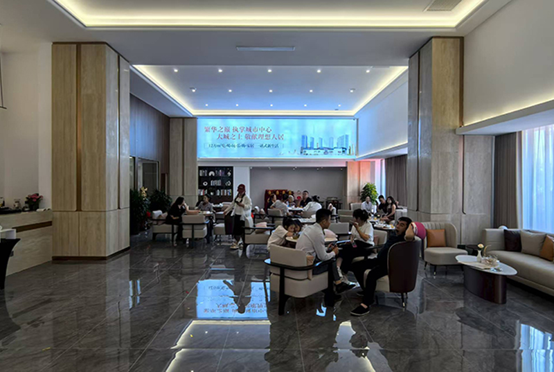 2025年7月15日，由我公司施工的华睿 · 中港城营销中心，交付使用，盛大开放。